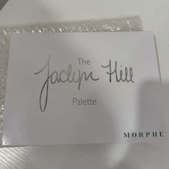 Jacklyn hills morphe - Picture 1 of 2